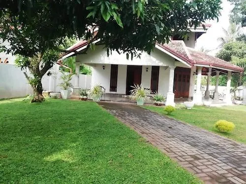 Bed and Breakfast Marigold Negombo Bed & Breakfast